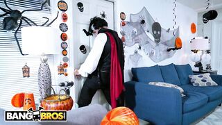 Hot - Naughty Cecilia Lion Demands A Treat & Count Jmac Delivers