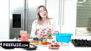 Stepson Fucks His Beautiful Stepmother During A Digital Interview For A Cooking Show - Hot