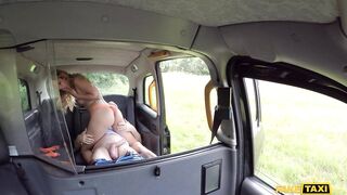 Sex Taxi - BIKINI BABE FUCKED IN TAXI