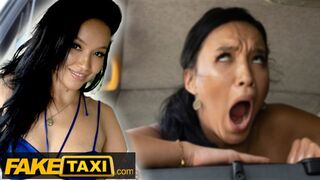 Sex Taxi Bikini - Babe Asia Vargas strips in the back of the cab to the drivers delight
