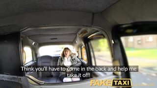 Sex Back seat anal for curvy lass in London taxi cab