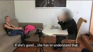 SexPorn Sexy blonde takes mouthful of spunk