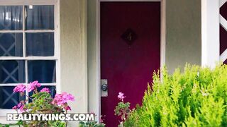 Hot Porn - Gizelle Blanco, Addis Fouche & Ameena Green Steal A Cock & Share It In A Hotel Orgy