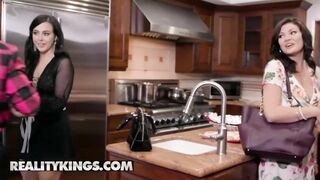 Hot Porn - Family thanksgiving Dinner ends up in orgy