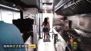 Hot - Anna Chambers Gets Naughty Behind The Counter And Fucks James Angel In The Food Truck