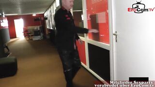 Deutsche Schlampen haben erst Lesbensex und danach Schwanz Alarm beim Gang Bang