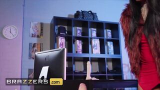 Hot - Lola Marie likes sex toys, but she loves Big white cock more