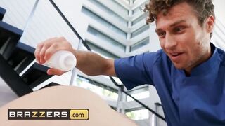 Hot - Kenzie Taylor shows off her buttplug during massage