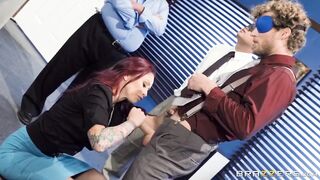 Boss Monique Alexander improves the work environment - Hot