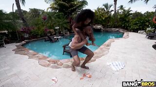 Hot - Petite Goddess Mini Stallion Swallows Jovan's Dick As A Thank You For Helping Her