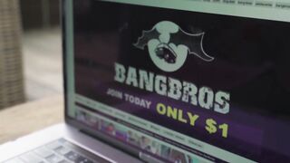 Hot - Michelle Anderson Is Fucking Tony Rubino With Her Request To Take The Condom Off