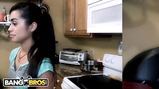 Hot - Petite Maid Eva Saldana Sucks & Fucks For Extra Dinero